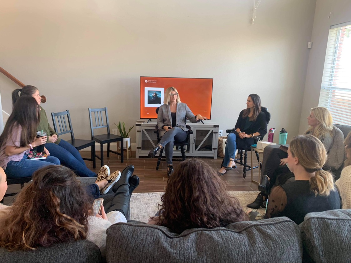 Living-room panel conversation with women